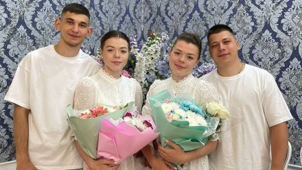 В Воронежской области сёстры-близнецы сыграли свадьбу в один день