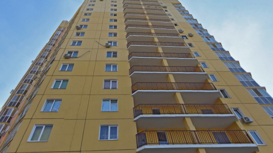 В Воронеже девушка выпала с балкона 17 этажа
