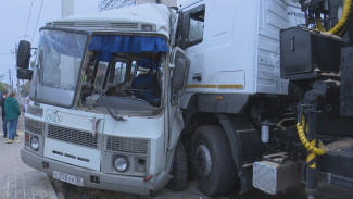 Водитель столкнувшегося в Воронеже в маршруткой грузовика рассказал о причинах ДТП 