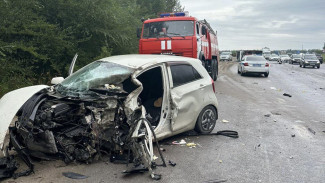 Пенсионерка на иномарке пострадала в страшной аварии с фурой на трассе под Воронежем 