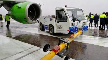Следователи проверят обстоятельства столкновения тягача и самолёта в воронежском аэропорту