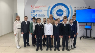 В Штабе поддержки «Единой России» провели патриотический урок для воронежских школьников 