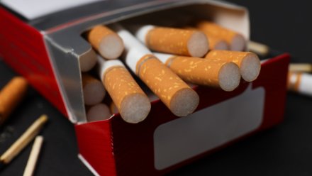 Воронежский бизнесмен попал под дело за незаконную покупку сигарет на 3,5 млн