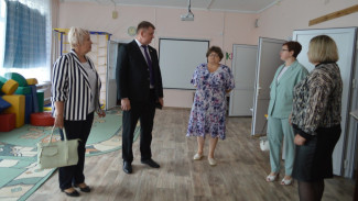 В ходе «партдесанта» воронежский депутат «Единой России» посетил сельские школу и ДК