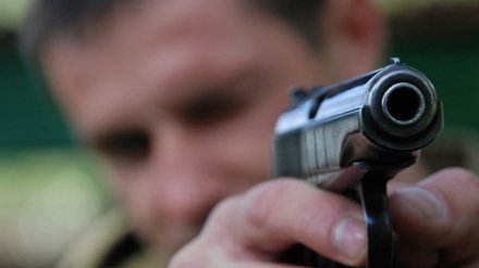 В Воронеже неизвестный ранил собаку и открыл стрельбу по её хозяину