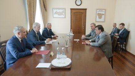Воронежский губернaтор обсудил с министром юстиции помощь беженцaм из ЛДНР
