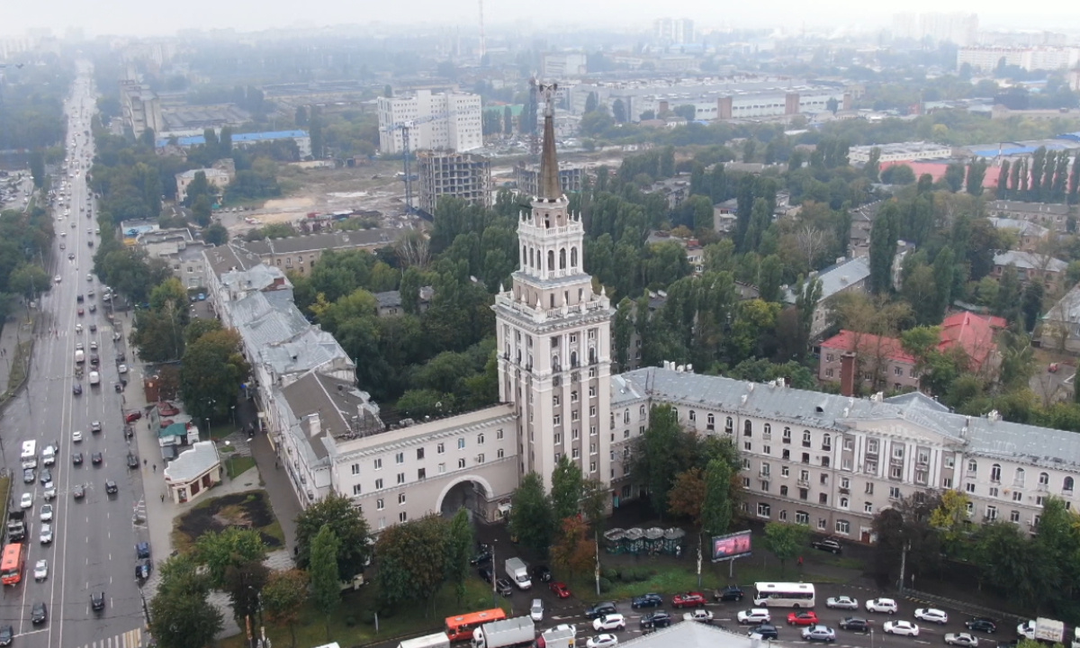 В Воронеже возле сталинской высотки с башней нашли самовольную постройку –  Новости Воронежа и Воронежской области – Вести Воронеж