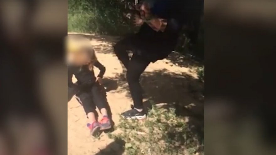 Подростки на камеру избили воронежскую школьницу: девочка попала в реанимацию
