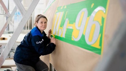 На воронежском авиазаводе рассказали, как одевают самолёты в ливреи