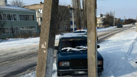 Пожилой водитель «семёрки» скончался после ДТП со столбом в Воронежской области