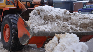 Воронежские коммунальщики вышли бороться с гололёдом на дорогах