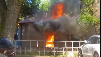 Пожар в центре Воронежа сняли на видео