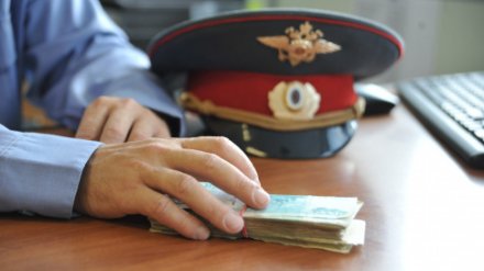 В Воронеже начальника отдела ГИБДД заподозрили в получении взяток за экзамены