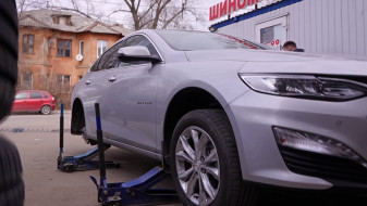 Воронежцы выстроились в очередь ради замены зимних шин на летние