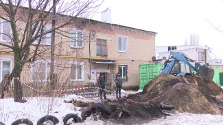 Коммунальная авария на 2 недели оставила без воды жилой дом в центре Воронежа