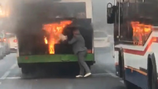 В центре Воронежа вспыхнул пассажирский автобус №80