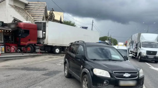 Под Воронежем пострадавшую в ДТП продавщицу киоска отправили домой на лечение