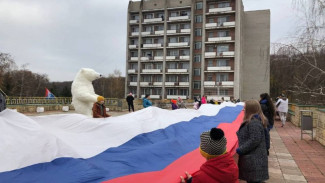 Активисты «Единой России» и «Молодой Гвардии» провели акции ко Дню народного единства