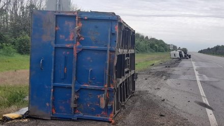 «Газель» столкнулась с КамАЗом на трассе М-4 «Дон в Воронежской области: 2 пострадавших