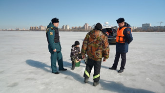 Спасатели напомнили об окончании сезона зимней рыбалки на воронежском водохранилище