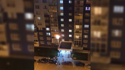 В Воронеже посчитали ущерб от попадания сигнальной ракеты в балкон 17-этажки 