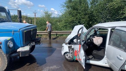 Двое детей и двое взрослых пострадали после лобового ДТП на мосту в Воронежской области