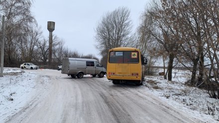 Прокуратура организовала проверку после ДТП со школьным автобусом под Воронежем