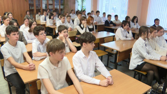 Воронежский депутат провёл со школьниками беседу об опасности курения