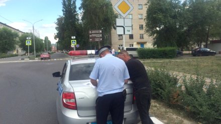 В Нововоронеже оштрафовали лихача на иномарке с иностранными номерами