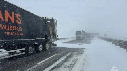 13-километровая пробка образовалась на трассе М-4 в сторону Воронежа из-за ДТП и метели
