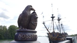 В Воронеже 15-сантиметровую скульптуру «Ворон и ёж» дополнят QR-кодом