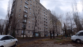 Оставшиеся на 3 дня без воды воронежцы вышли с вёдрами к лужам