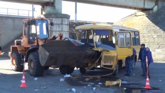 В Воронежской области попавший в аварию со школьным автобусом тракторист рассказал о ЧП