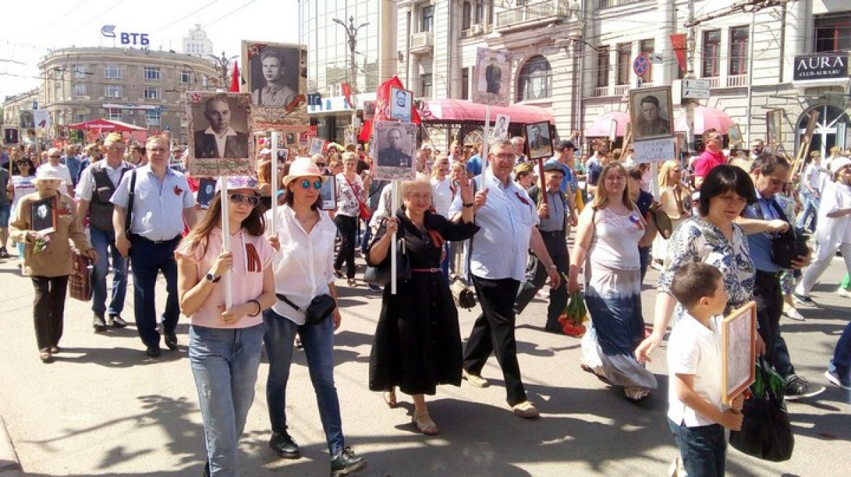 Житель воронежской. 9 Мая Воронеж Бессмертный полк. Парад Бессмертный полк Воронеж. Жители Воронежа. Воронеж фото жителей.