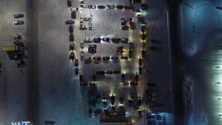 Автомобилисты поздравили воронежцев с Новым годом, выстроив из машин фигуру свиньи