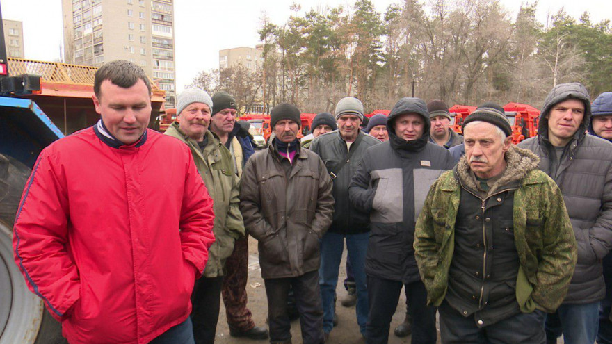 В Воронеже возмущённые условиями работы коммунальщики устроили забастовку