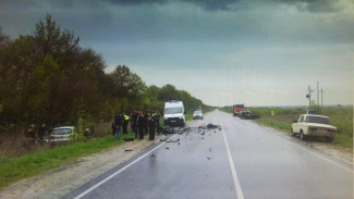 Появились фото с места ДТП с двумя погибшими водителями под Воронежем