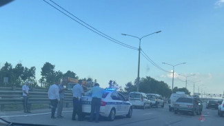 Длинная пробка скопилась на въезде в Воронеж из-за массовой аварии
