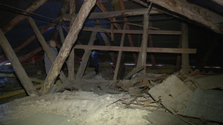 В жилом отремонтированном доме в центре Воронежа начали осыпаться потолки