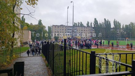 В Воронеже эвакуировали школу после сообщения о минировании