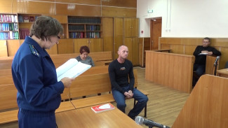 «Пристегнул и бил». Дело о нападении полицейского на двух воронежцев дошло до суда