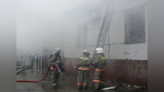 Девять человек спасли во время пожара в Железнодорожном районе Воронежа