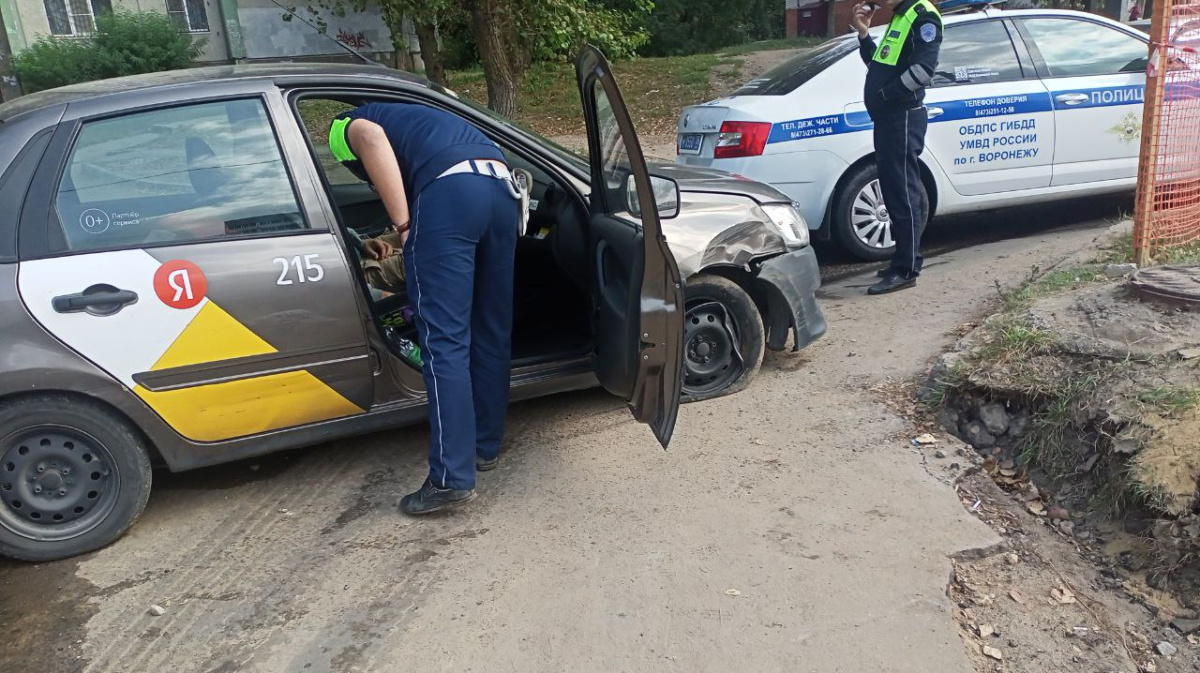 В Воронеже врезавшийся в дерево водитель «‎Яндекс.Go» отказался от теста на  наркотики – Новости Воронежа и Воронежской области – Вести Воронеж