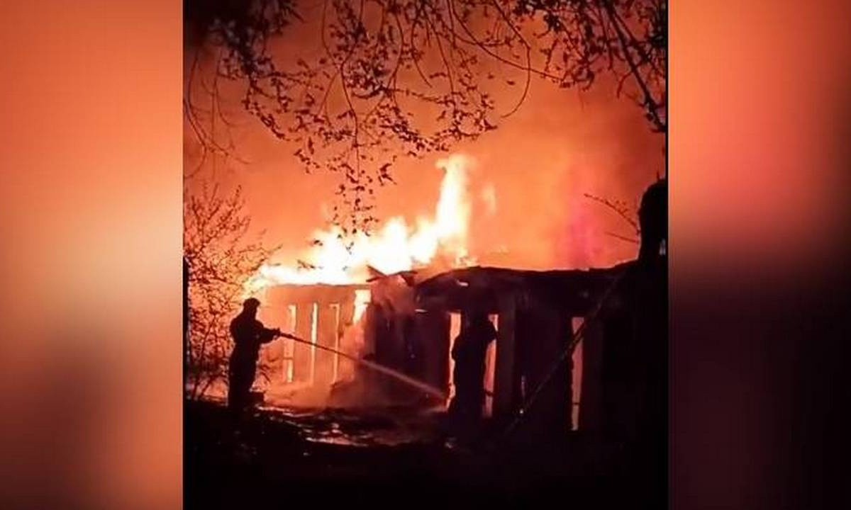 В Воронеже у жилых домов произошёл крупный пожар: появилось видео – Новости  Воронежа и Воронежской области – Вести Воронеж