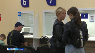 Около 2 тыс. беженцев с Донбасса и Украины получили в Воронеже российские паспорта