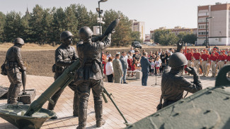 При поддержке атомщиков в Нововоронеже открыли сквер со скульптурой «Миномётчики»