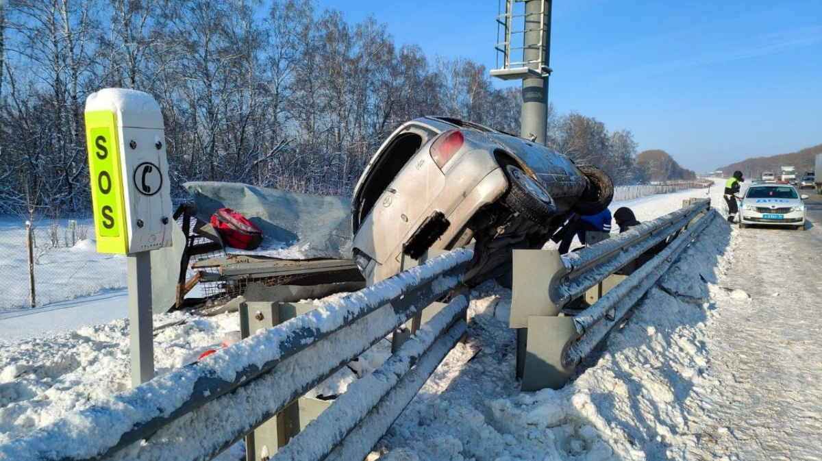 На воронежской трассе в ДТП с иномаркой погибла женщина и пострадали 2  детей | 08.01.2024 | Воронеж - БезФормата