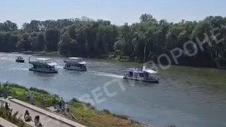 В Павловске устроили парад лодок в честь Дня Военно-морского флота