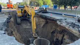 Аварийная бригада начала земельные работы у памятника Славы в Воронеже