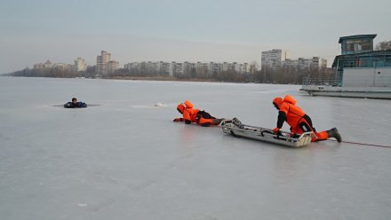 В Воронеже женщина провалилась под лёд на водохранилище
